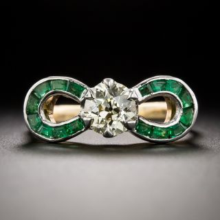 Art Deco 1.00 Carat Diamond and Calibre Emerald Bow Ring - GIA S/T VS1 - 1