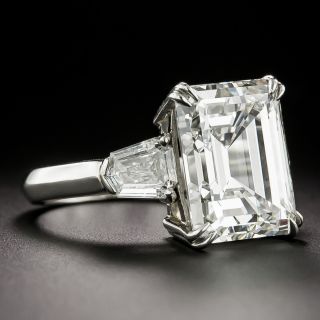Contemporary 8.07 Carat Emerald Cut Diamond Ring - GIA I VS1