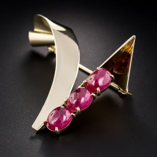 Trabert & Hoeffer - Mauboussin Retro Ruby 'V' is for  'Victory'  Brooch - 8