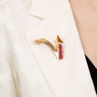 Trabert & Hoeffer - Mauboussin Retro Ruby 'V' is for  'Victory'  Brooch