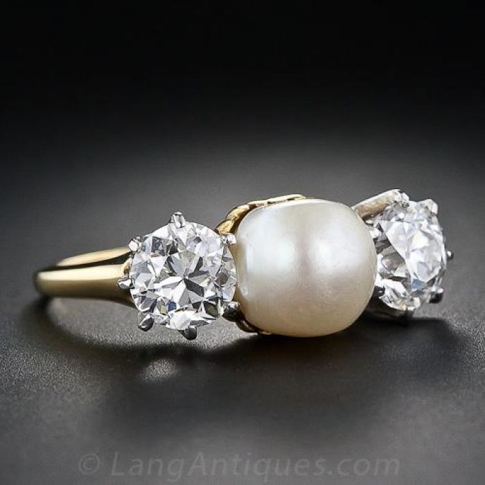 Stunning Leaf Shape Pearl Ring - Alapatt Diamonds