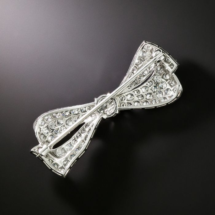 Art Deco 18ct White Gold Bow Brooch set with Diamonds (911U)