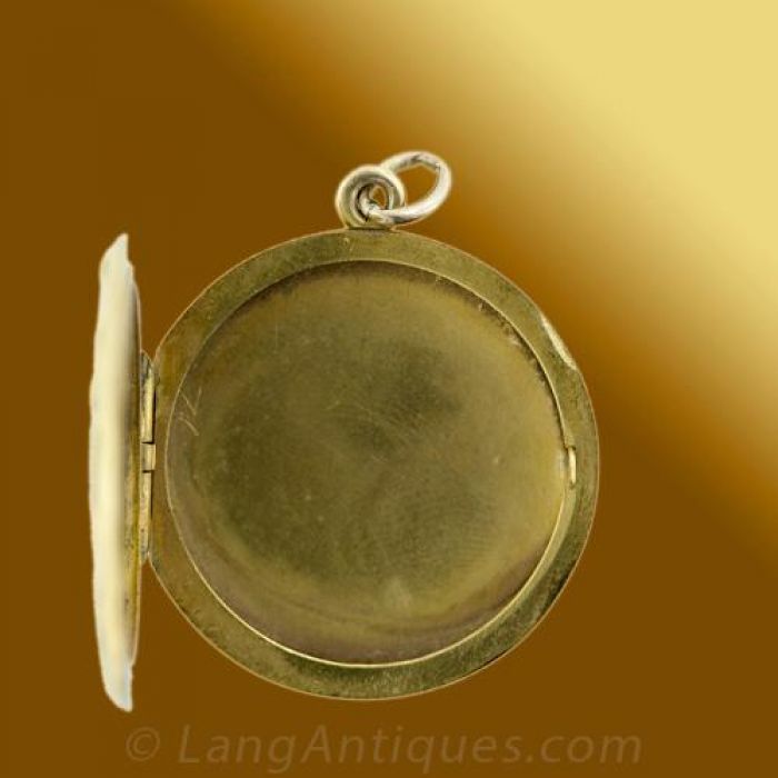 repousse locket