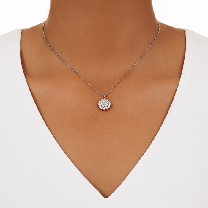 Cluster Diamond Necklace/Flower Diamond Pendant/Minimalist Diamond Necklace/Minimalist  Fl… | Diamond flower pendant, Sterling silver bracelets, Gold jewelry  fashion