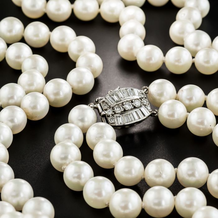 AstaGuru: Rare triple-strand pearl necklace fetches Rs 6.2 cr at AstaGuru's  online auction - The Economic Times