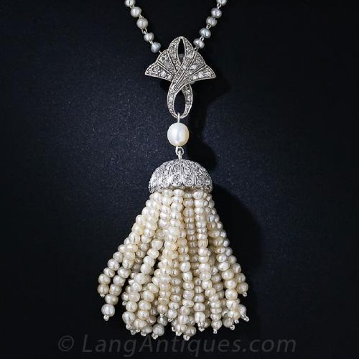 A cream, grey faux pearl and chain 'tassel' sautoir, att. Rousselet, c1950s  | Art deco pendant necklace, Vintage pendant necklace, Faux pearl