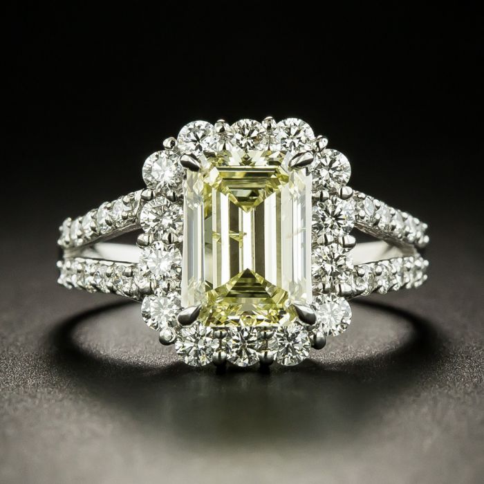 Diamondring, 18K whitegold, 1 brilliant-cut diamond 2,16 ct H/VVS2 (IGI  cert 2007), 2 brilliant-cut diamonds 0,56 ct. - Bukowskis