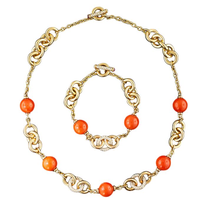 CAPTIVATING CORAL NECKLACE