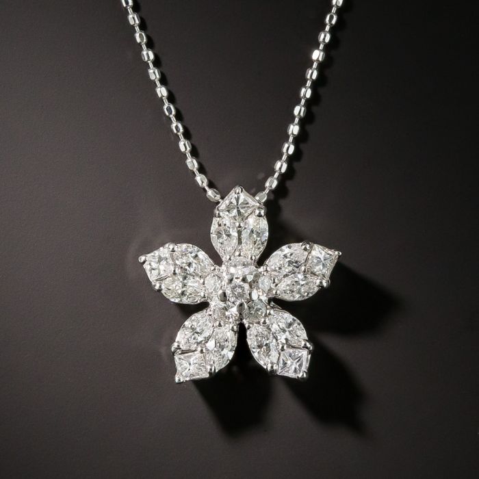 Diamond flower 2025 pendant necklace