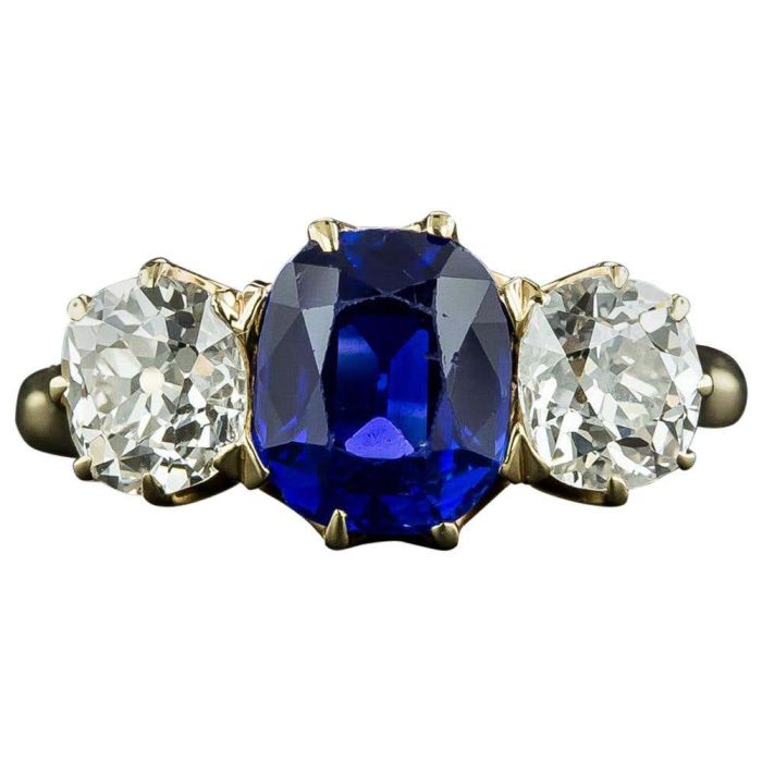 Exceptional 2.62 Carat Kashmir Sapphire and Diamond Ring - AGL