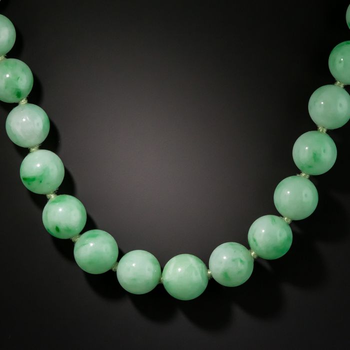 graduated jade bead necklace