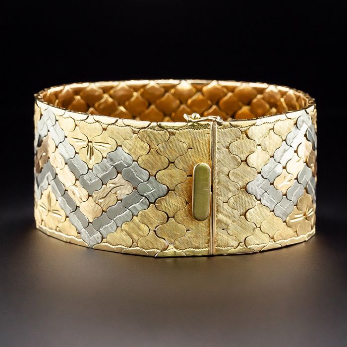 Three-tone gold bracelet with sinuous links, ratchet cla… | Drouot.com