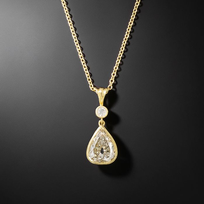 Pear shaped clearance diamond pendant