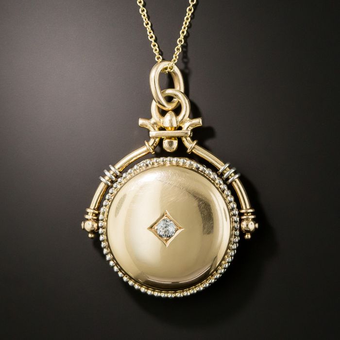 Swivel locket outlet