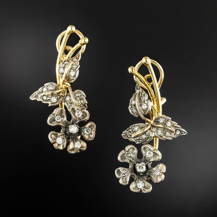 Victorian-Inspired \'En Tremblant\' Floral Earrings