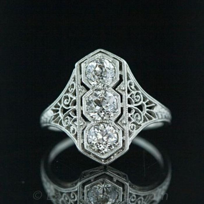 Vertical 3 store stone diamond ring