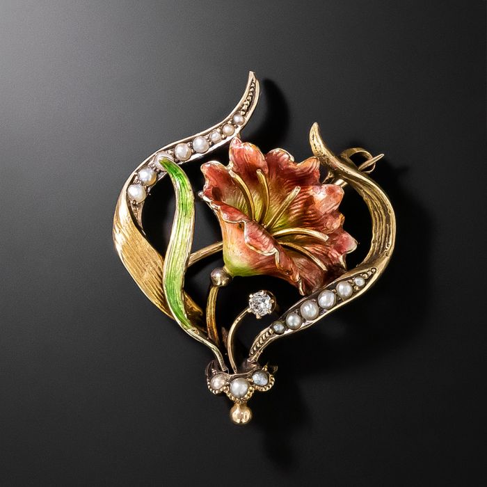brooch with enamel flower necklace