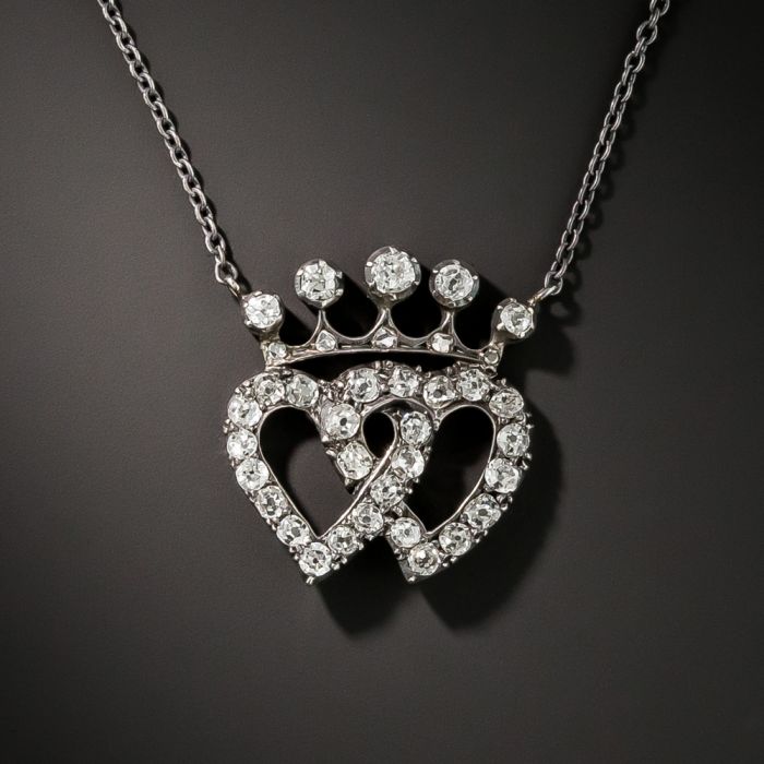 Crown and intertwined hearts pendant deals necklace