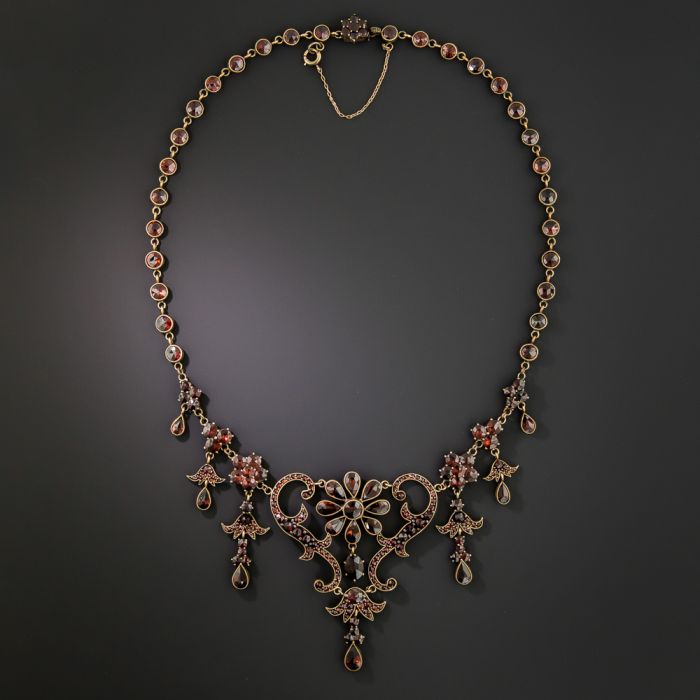 Vintage Czech garnet set Bohemian garnet glass necklace and clip on  earrings - Shop NostalgiaSpiritBoutique Necklaces - Pinkoi