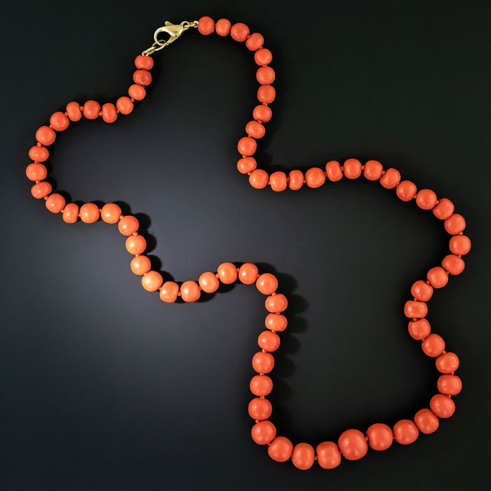 Lot - SUITE OF VINTAGE CORAL JEWELRY: NECKLACE, EARRINGS AND BRACELET