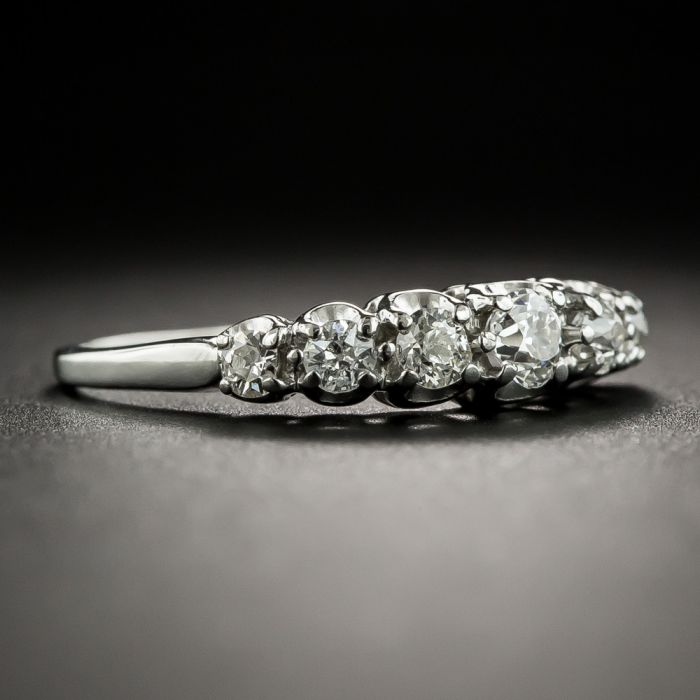 Graduated diamond clearance band