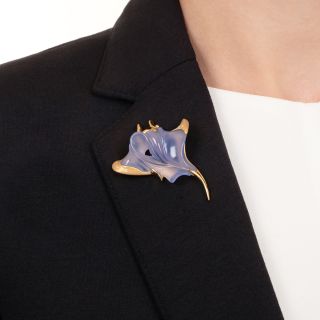 Estate Carved Chalcedony Manta Ray Brooch/Pendant