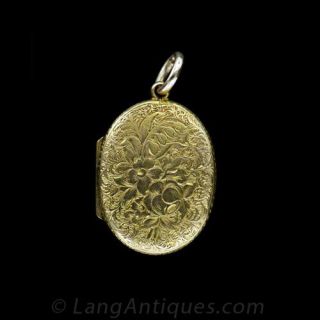 15 Karat Gold English Engraved Locket Main View 1
