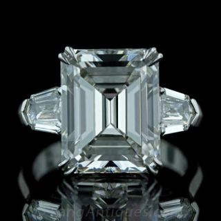 Magnificent Emerald Cut Diamond Engagement Ring