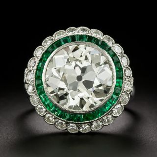 Art Deco-Style 5.56 Carat Diamond and Calibre Emerald Ring - 3