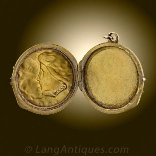 Art Nouveau Air Locket