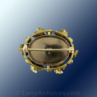 Art Nouveau Blister Pearl Garland Pin