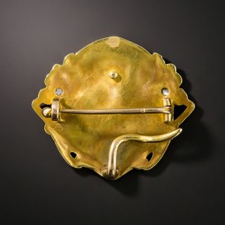 Art Nouveau Medallion Brooch en Habille, by Vernier