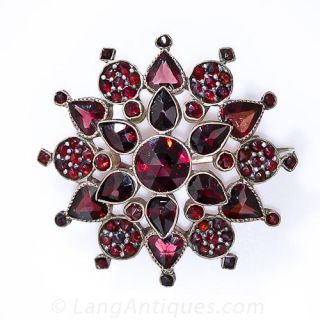 Bohemian Garnet Starbust Brooch in 9 Karat Gold