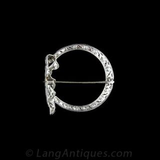 Circular Wreath Motif Pin in Platinum