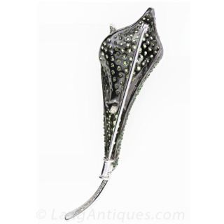 Contemporary Calla Lily Motif Pin