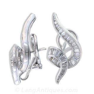 Diamond Ribbon Motif Earrings