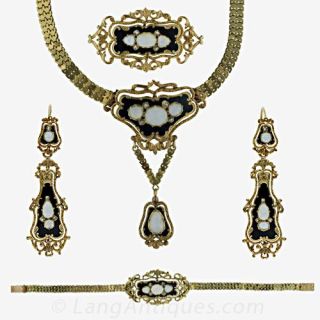 Early 19th Century French Jewelry Suite Main View