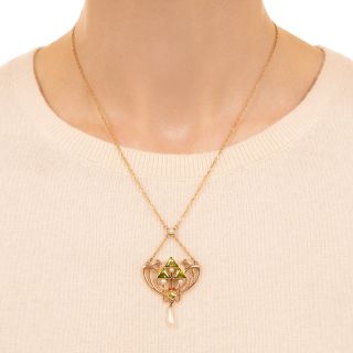 English Art Nouveau Peridot and Pearl Lavaliere