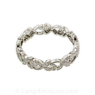 Foliate Motif Diamond Band