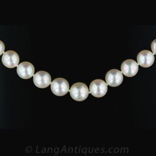 Graduated Cultured Pearl Necklace Main View