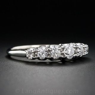Graduated Diamond Vintage Wedding Band