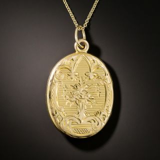 Late Victorian Oval Engraved Locket  - 3