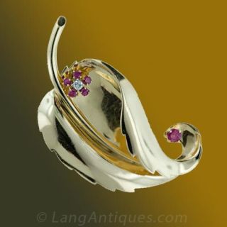 Retro-Leaf-Pin-by-Tiffany---Co.-Main-View