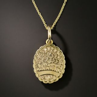 Victorian Scalloped Oval Engraved Locket - 2