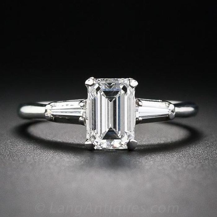 Vvs1 emerald cut diamond top