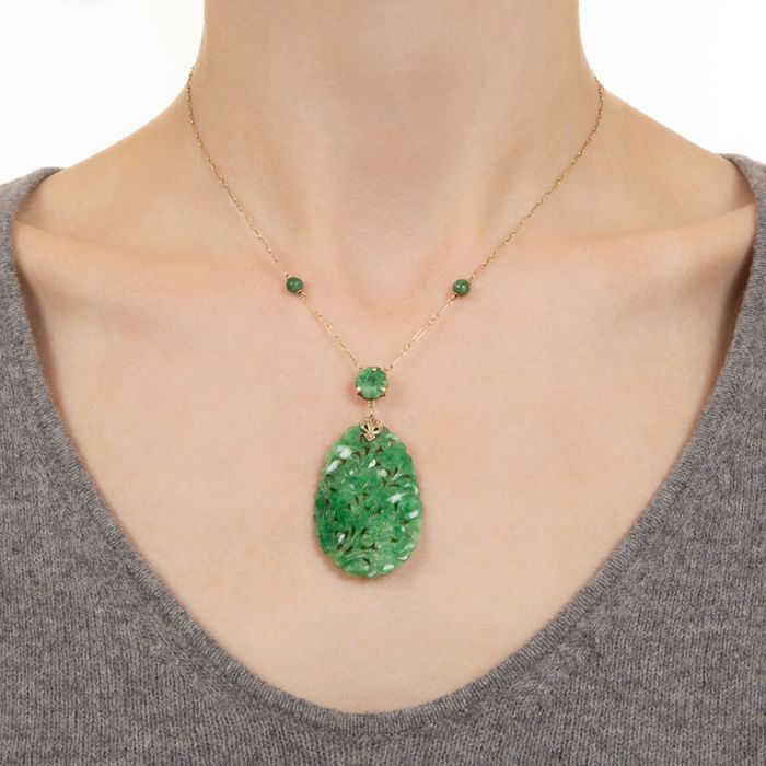 Art Deco Carved Natural Jadeite Jade Necklace