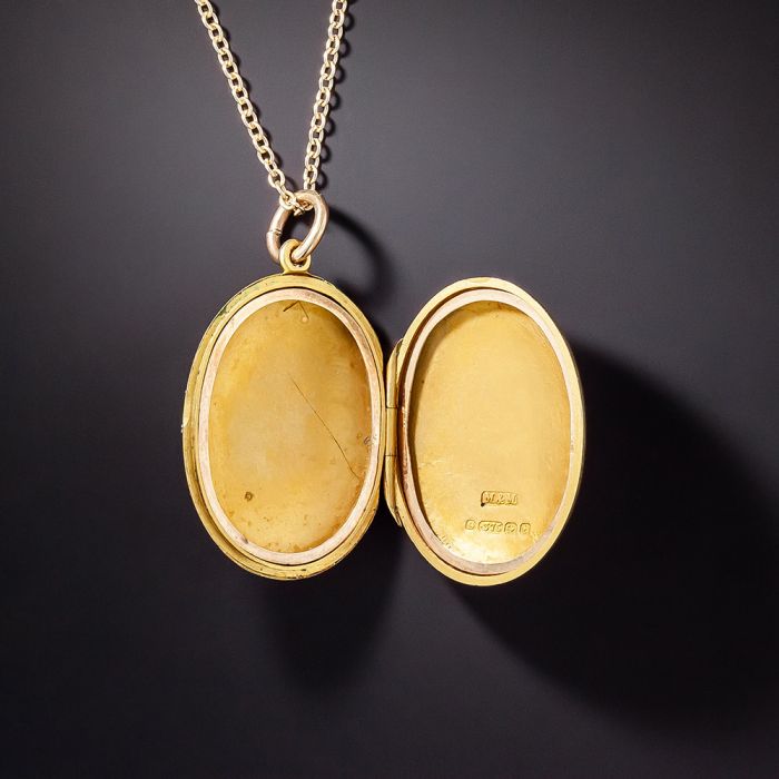 english-oval-engraved-locket-c