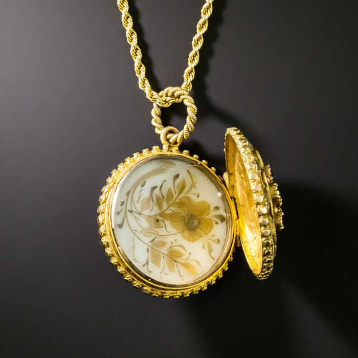 Expanding pocket locket discount