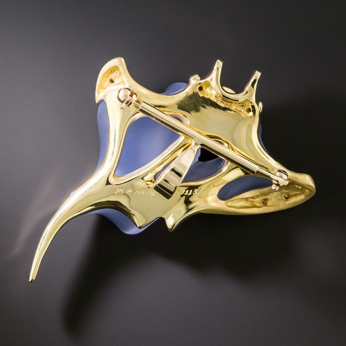 manta様用です°・*:.。.☆ Estate Carved Chalcedony Manta Ray Brooch/Pendant