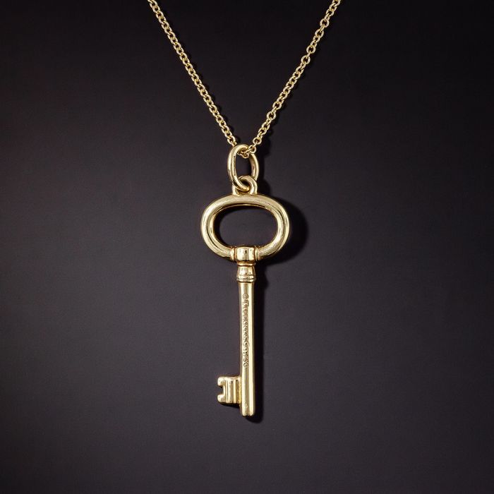 18k gold key outlet pendant